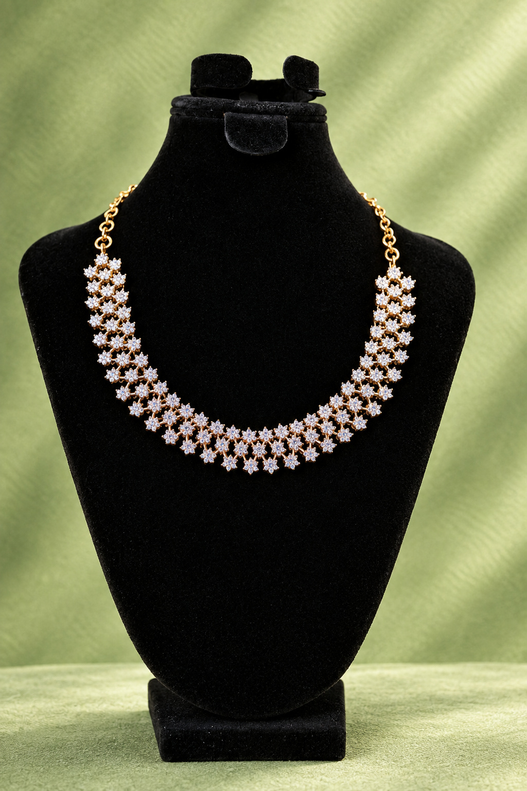 Aurora Pear Emerald Evening Choker